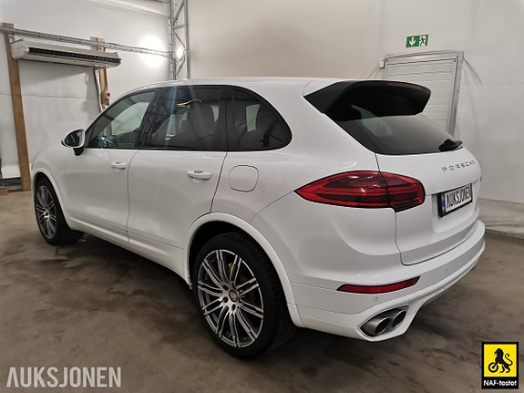 Porsche Cayenne 6 of 30