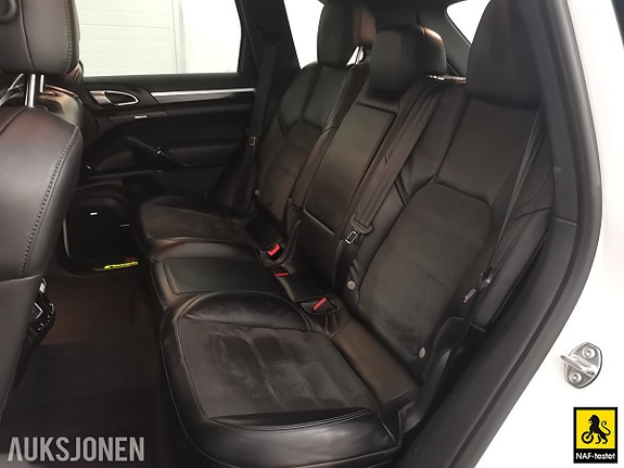 Porsche Cayenne 13 of 30