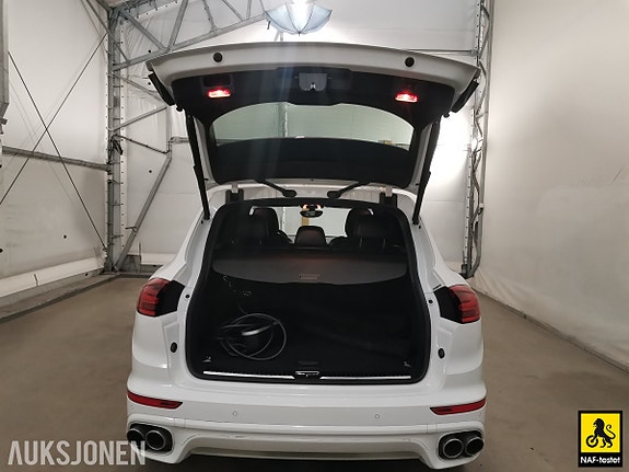 Porsche Cayenne 7 of 30
