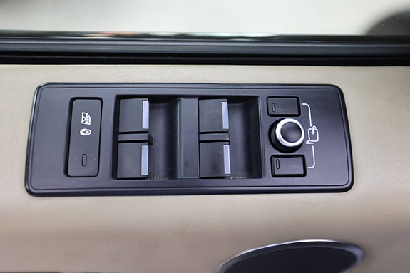 Land Rover Range Rover Sport 27 of 30