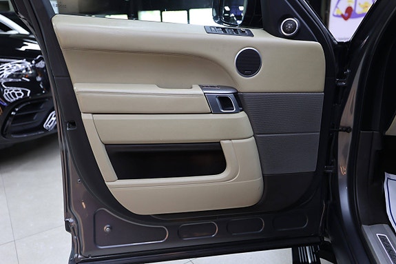 Land Rover Range Rover Sport 26 of 30