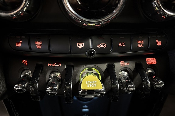 MINI Cooper SE 16 of 16
