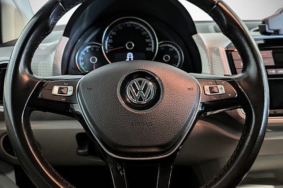 Volkswagen UP! 14 of 23