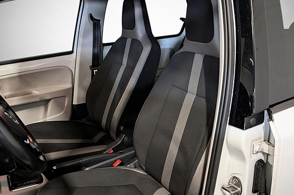 Volkswagen UP! 11 of 23