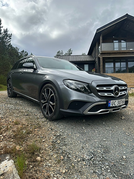 Mercedes-Benz E220 d 3 of 30