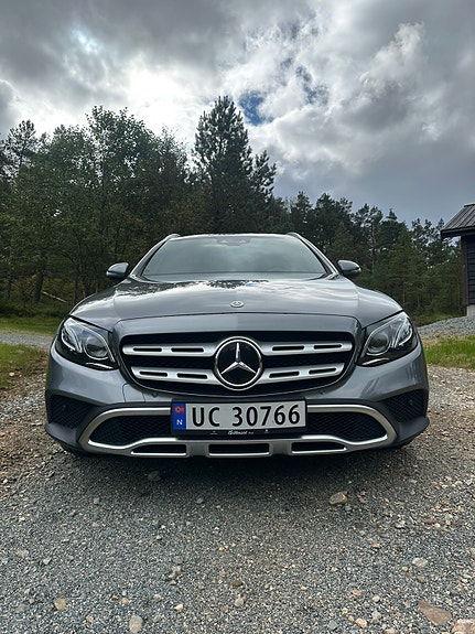 Mercedes-Benz E220 d 2 of 30