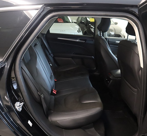 Ford Mondeo 16 of 30