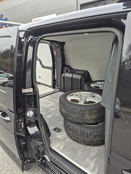 Volkswagen Caddy 10 of 27