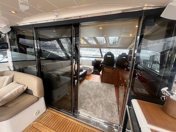 Princess V62 Meget oppgradert, Navi,Dockmate,aircon,to varmere. MTU, 4 lugarer. 13 of 30