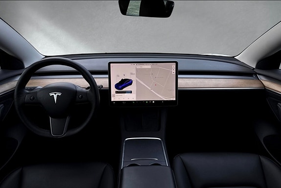 Tesla Model 3 8 of 10