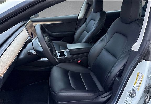 Tesla Model 3 7 of 10
