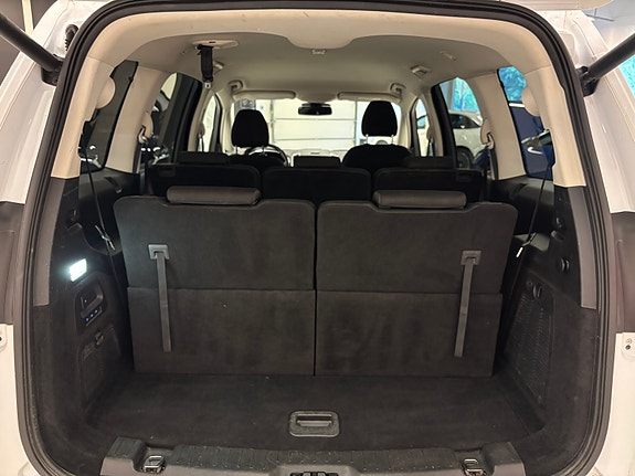 Ford Galaxy 28 of 30