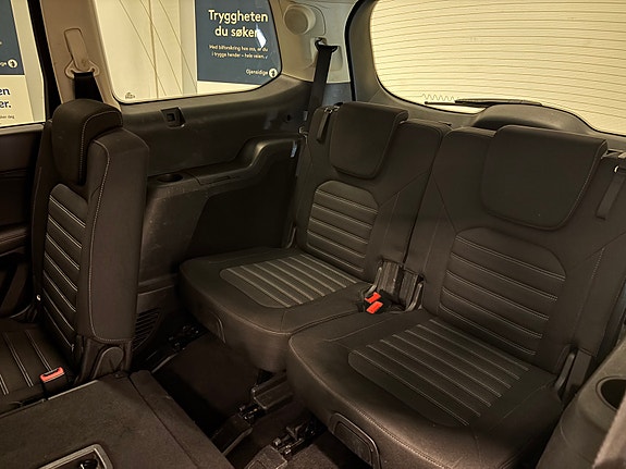 Ford Galaxy 27 of 30