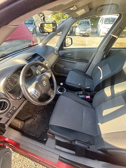 Suzuki SX4 4 of 5