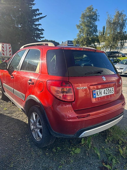 Suzuki SX4 3 of 5