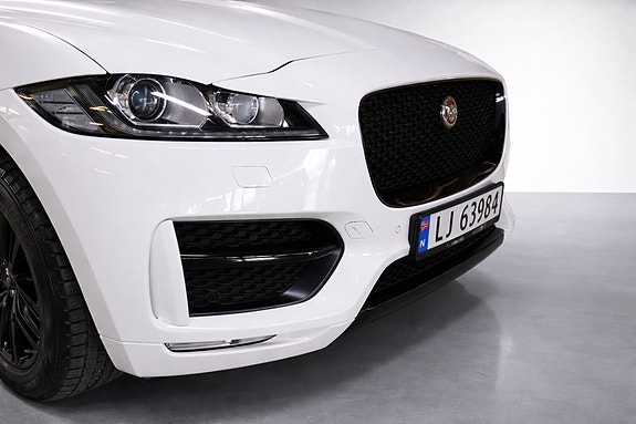 Jaguar F-PACE 2 of 21