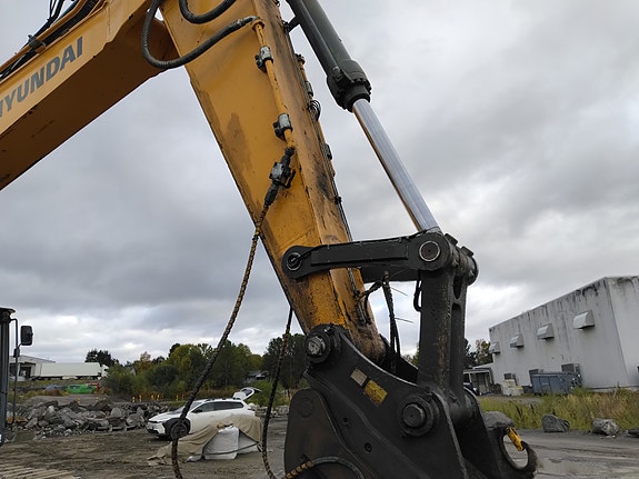 Hyundai DX380L 9 of 22