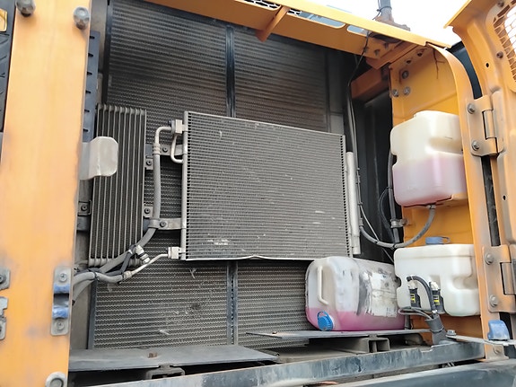 Hyundai DX380L 16 of 22