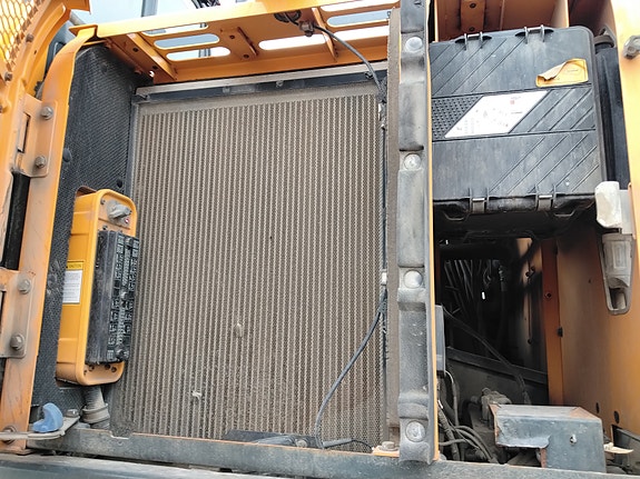 Hyundai DX380L 17 of 22