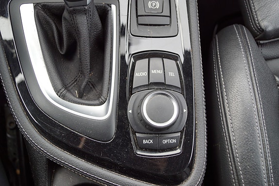 BMW 218i 26 of 30