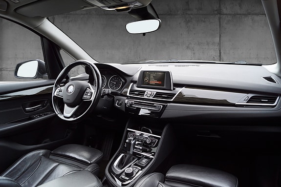 BMW 218i 13 of 30