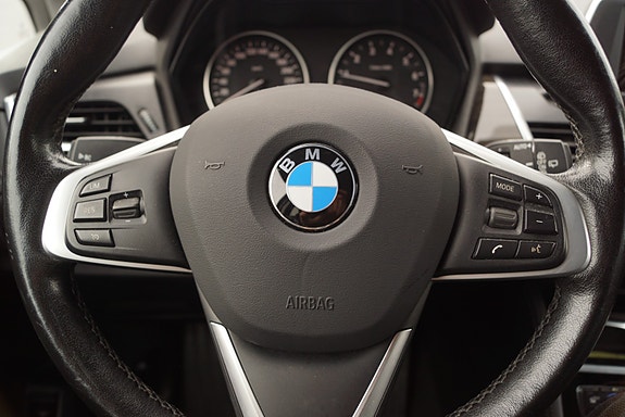 BMW 218i 21 of 30