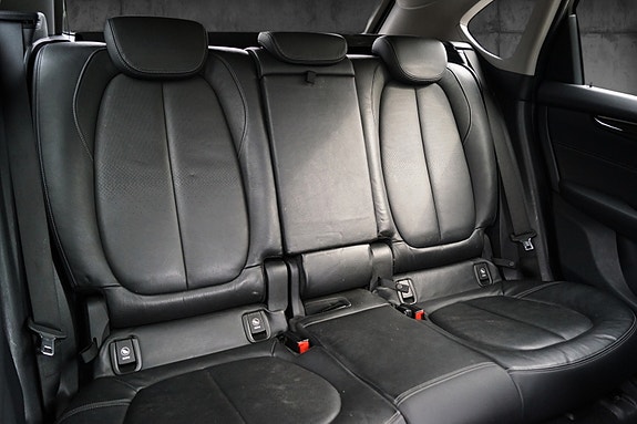 BMW 218i 17 of 30