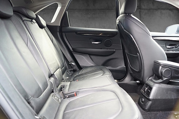 BMW 218i 18 of 30