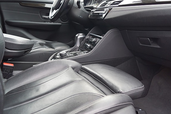 BMW 218i 16 of 30
