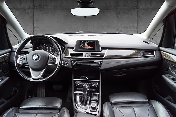 BMW 218i 14 of 30