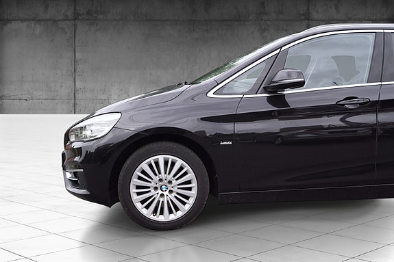 BMW 218i 4 of 30