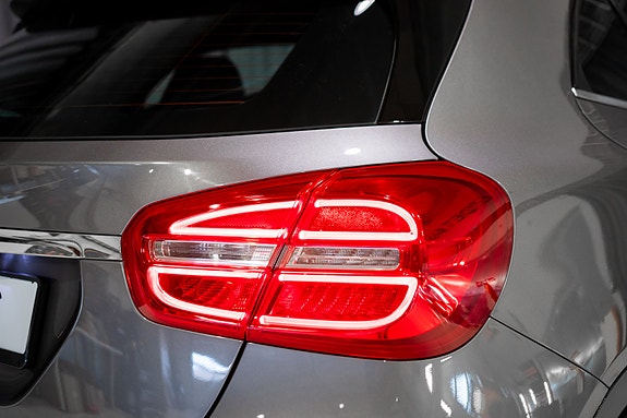 Mercedes-Benz GLA180 17 of 30