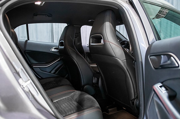 Mercedes-Benz GLA180 27 of 30
