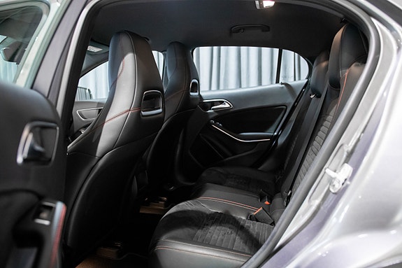 Mercedes-Benz GLA180 24 of 30