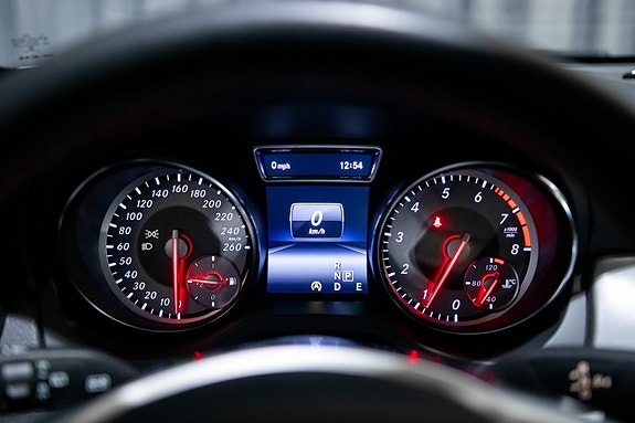 Mercedes-Benz GLA180 28 of 30
