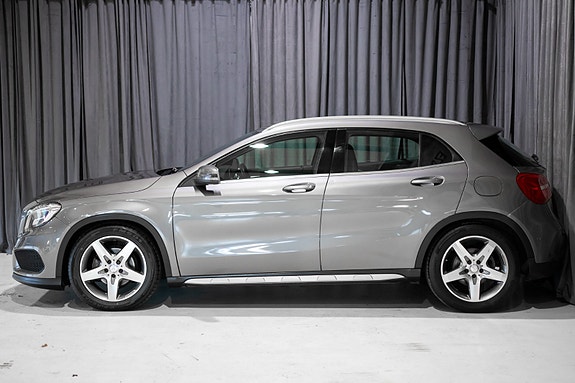 Mercedes-Benz GLA180 3 of 30