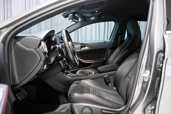Mercedes-Benz GLA180 22 of 30