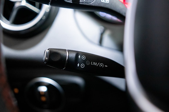 Mercedes-Benz GLA180 30 of 30