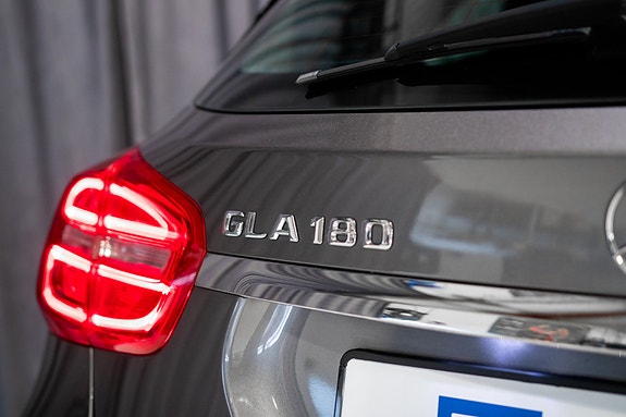 Mercedes-Benz GLA180 15 of 30