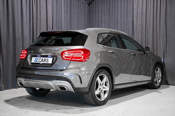 Mercedes-Benz GLA180 2 of 30