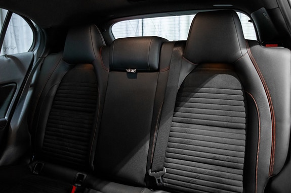 Mercedes-Benz GLA180 23 of 30