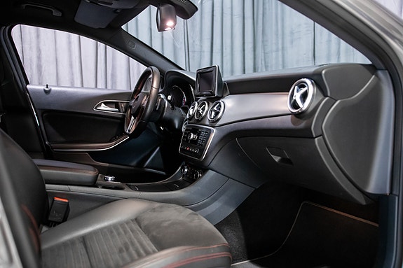 Mercedes-Benz GLA180 25 of 30