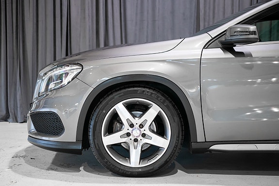 Mercedes-Benz GLA180 10 of 30