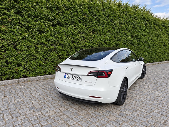Tesla Model 3 9 of 27