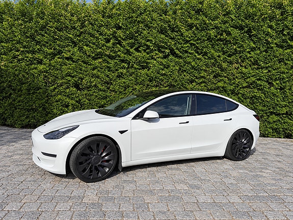 Tesla Model 3 5 of 27
