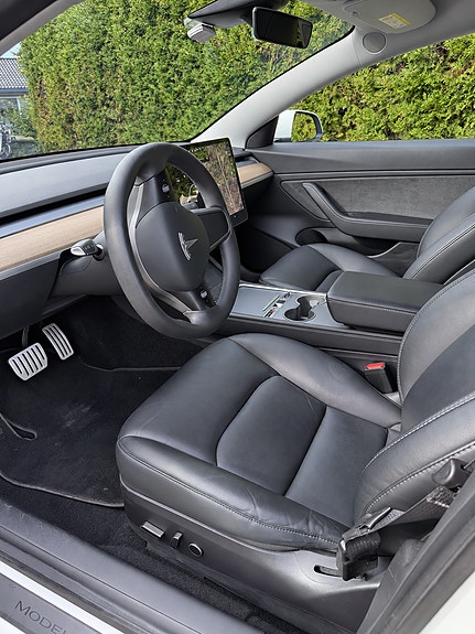 Tesla Model 3 11 of 27