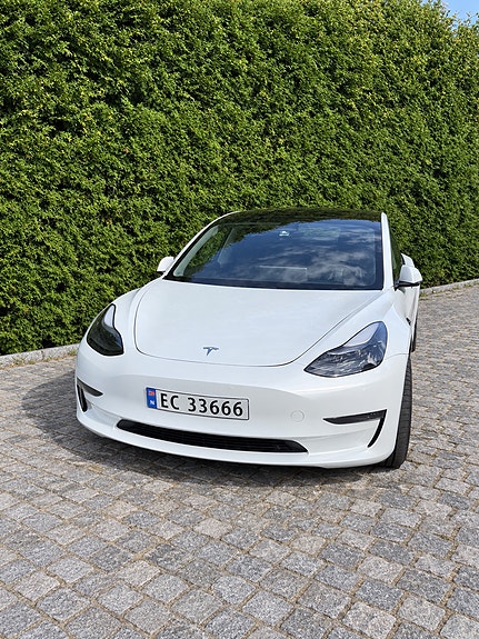 Tesla Model 3 4 of 27
