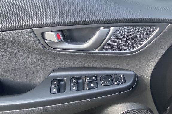 Hyundai Kona 11 of 17