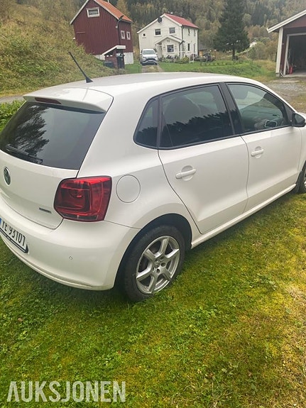 Volkswagen Polo 2 of 10