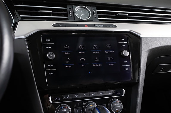Volkswagen Passat 18 of 22